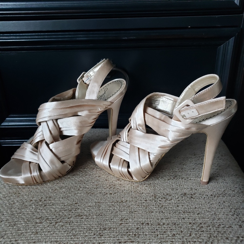 Platinum Bp Heels Size 7.5 Satin 4in heel